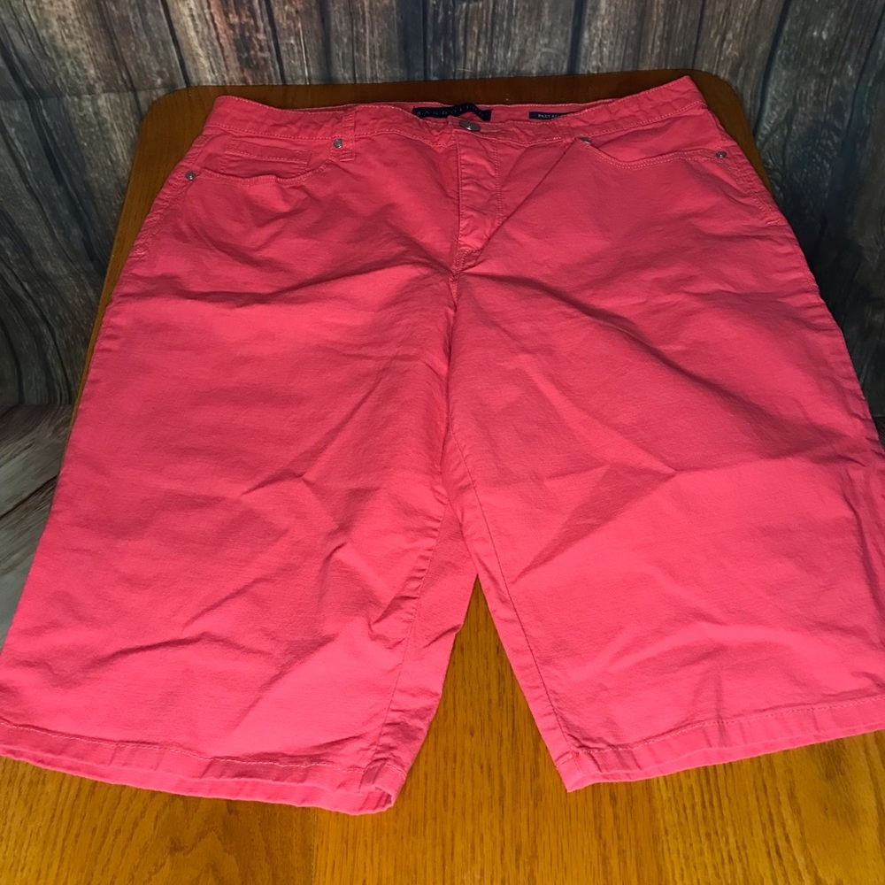 NWOT Bandolino Bermuda Coral Shorts